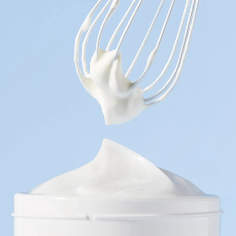 CRÈME FRAÎCHE DE BEAUTÉ REPULPANTE HYDRATANTE 48H